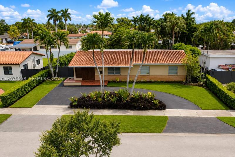 3 bedroom SingleFamilyResidence at 3115 Village Green Dr, Southern Estates 14th Add, Miami — photo 2