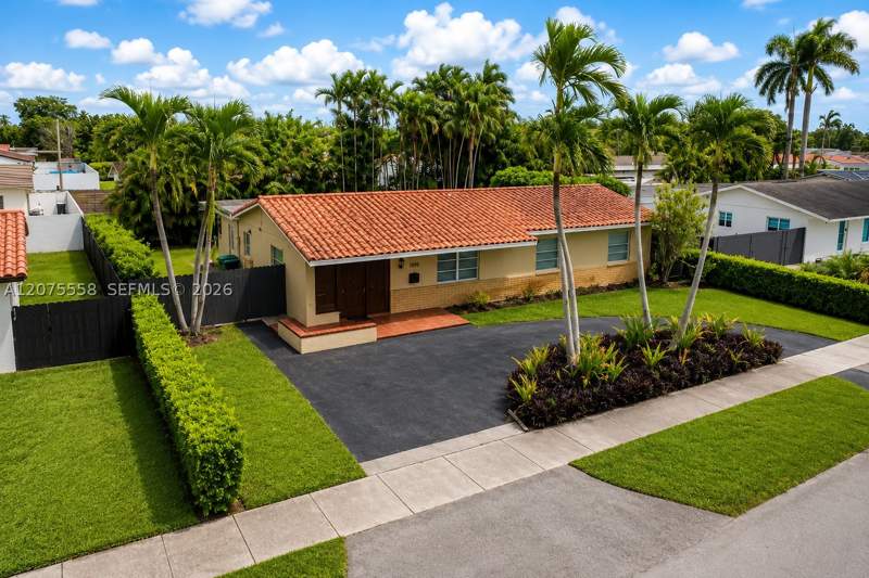 3 bedroom SingleFamilyResidence at 3115 Village Green Dr, Southern Estates 14th Add, Miami — photo 3