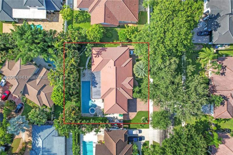 4 bedroom SingleFamilyResidence at 15600 NW 82nd Ct, Royal Palm North 1st Addn, Miami Lakes — photo 3