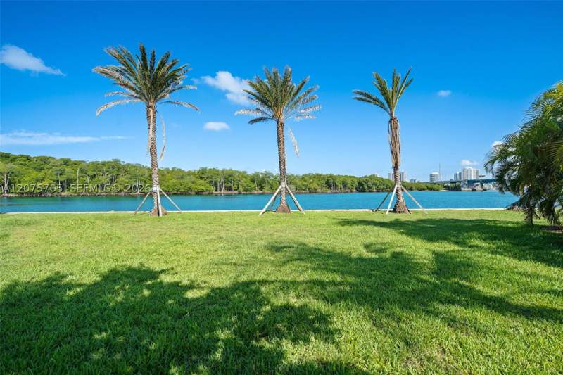 4 bedroom SingleFamilyResidence at 333 Atlantic Ave, Atlantic Island, Sunny Isles Beach — photo 4