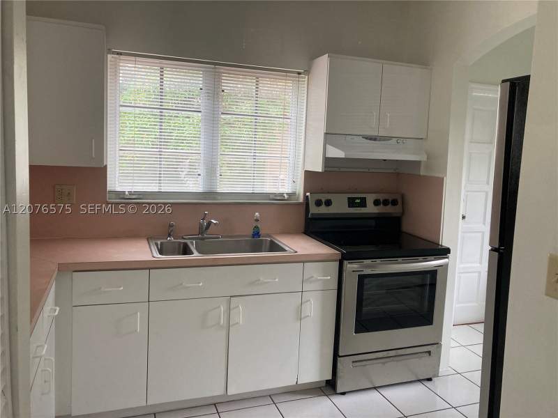 2 bedroom SingleFamilyResidence at 334 Alesio Ave, Coconut Grove Sec 1-Coral, Coral Gables — photo 5
