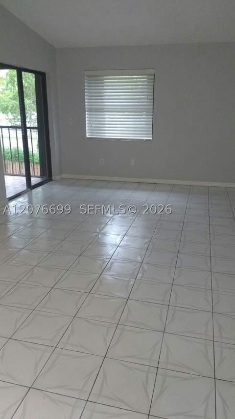 9810 Hammocks Blvd 202, Miami FL - photo 6 of 10