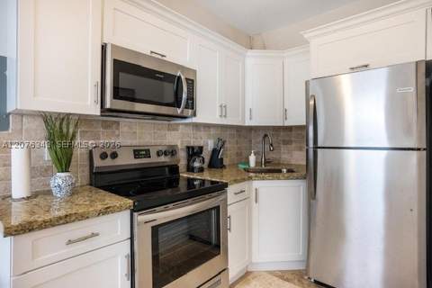 124 Mendoza Ave 4, Coral Gables FL - photo 8 of 14