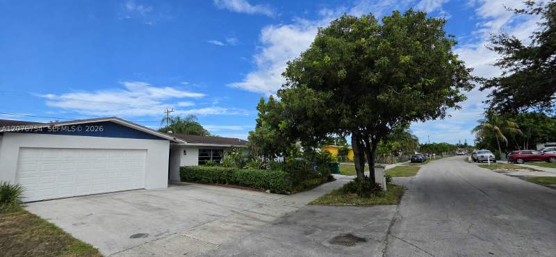 4 bedroom SingleFamilyResidence at 20602 SW 117th Ct, South Miami Heights Addn, Miami — photo 2