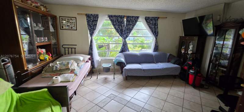 4 bedroom SingleFamilyResidence at 20602 SW 117th Ct, South Miami Heights Addn, Miami — photo 4