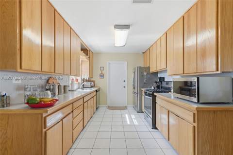 20510 Jacaranda Rd, Cutler Bay FL - photo 13 of 39