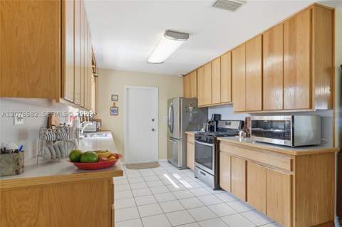 20510 Jacaranda Rd, Cutler Bay FL - photo 14 of 39