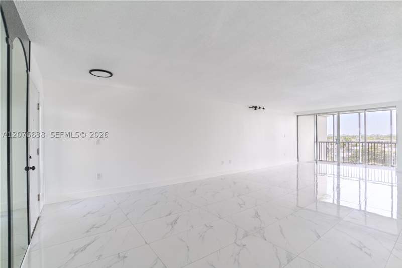 2 bedroom Condominium at 1750 NE 191st St 829-4, Jade Winds Group-Daisy GA, Miami — photo 3