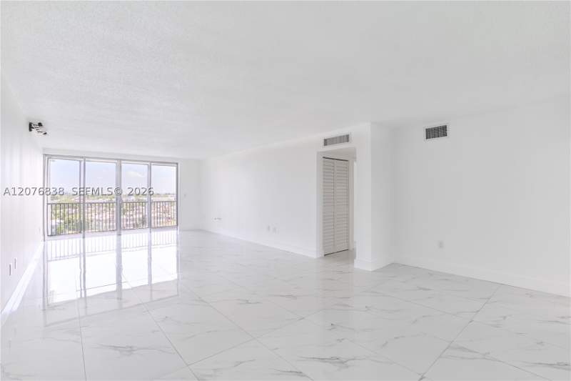 2 bedroom Condominium at 1750 NE 191st St 829-4, Jade Winds Group-Daisy GA, Miami — photo 4