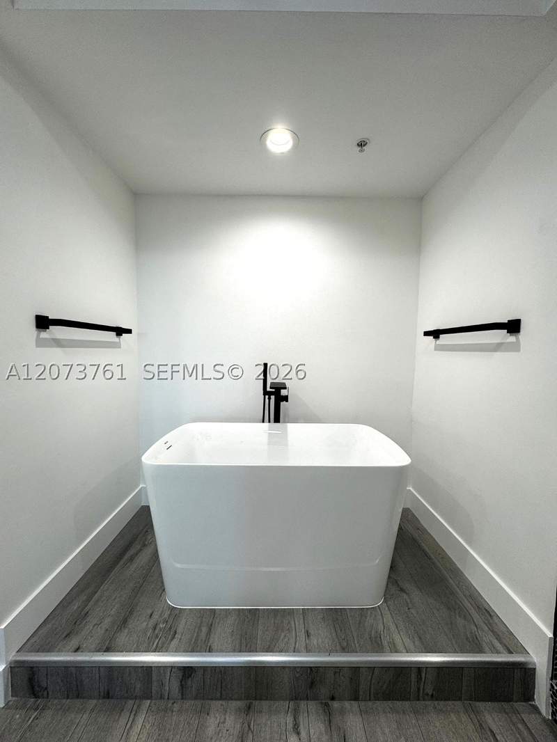 3 bedroom Condominium at 15051 Royal Oaks Ln 1403, The Oaks I Condo, North Miami — photo 4