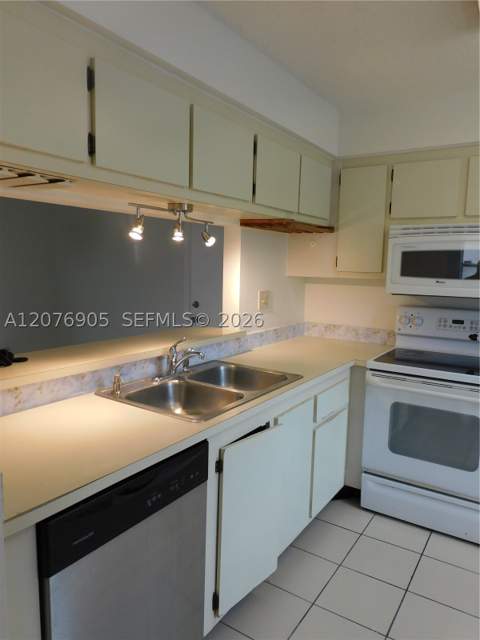 14732 SW 90th Ter, Miami FL - photo 6 of 45