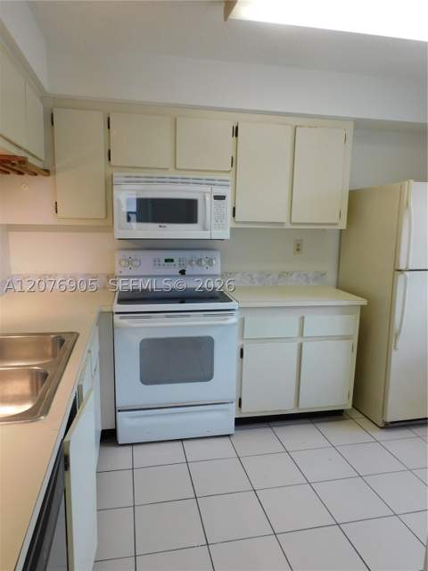 14732 SW 90th Ter, Miami FL - photo 7 of 45