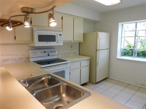 14732 SW 90th Ter, Miami FL - photo 8 of 45