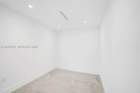 2411 Laguna Circle 2511, North Miami FL - photo 18 of 130