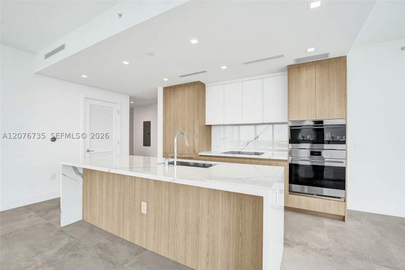 2 bedroom Condominium at 2411 Laguna Circle 2511, One Park Tower, North Miami — photo 2