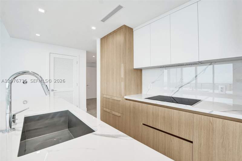 2 bedroom Condominium at 2411 Laguna Circle 2511, One Park Tower, North Miami — photo 5