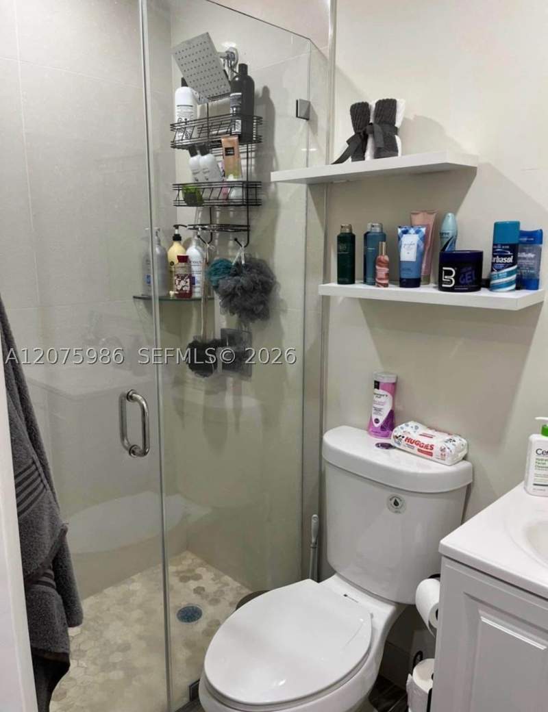 4 bedroom SingleFamilyResidence at 14072 SW 80th St, Kendale Lakes Sec One, Miami — photo 5