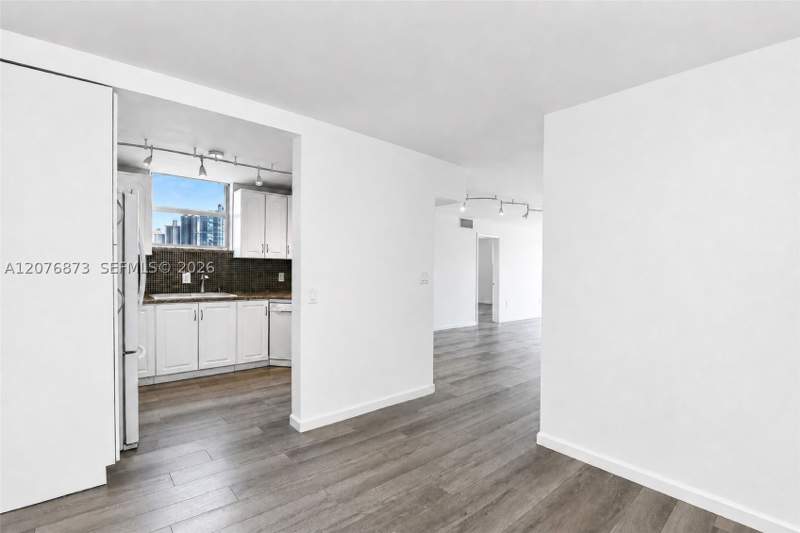 1 bedroom Condominium at 1045 10th St 604, The Park Gardens Condo, Miami Beach — photo 2
