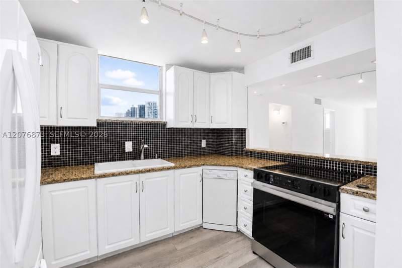 1 bedroom Condominium at 1045 10th St 604, The Park Gardens Condo, Miami Beach — photo 5