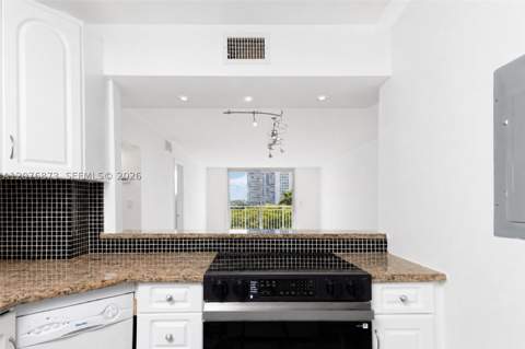 1045 10th St 604, Miami Beach FL - photo 6 of 41