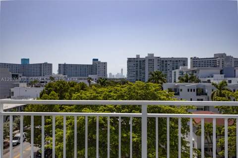 1045 10th St 604, Miami Beach FL - photo 8 of 41