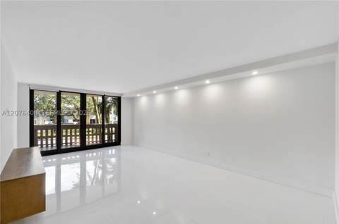 90 Edgewater Dr 104, Coral Gables FL - photo 10 of 33