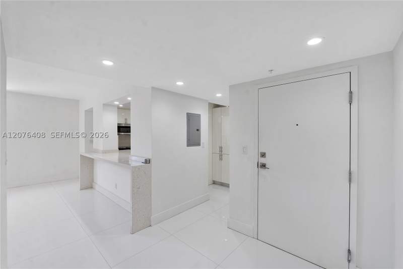 2 bedroom Condominium at 90 Edgewater Dr 104, Gables Waterway Towers Co, Coral Gables — photo 5