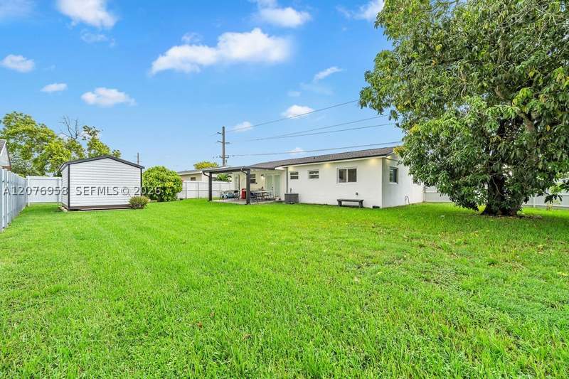 3 bedroom SingleFamilyResidence at 20400 NW 38th Ct, 4th Addn To Starlight, Miami Gardens — photo 2