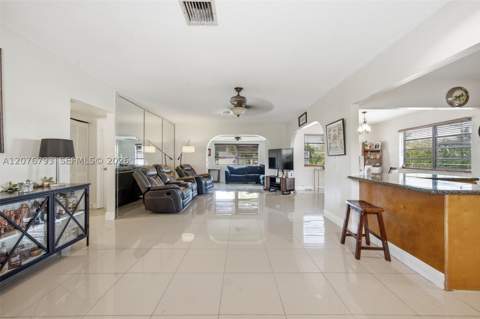 9500 Cutler Ridge Dr, Cutler Bay FL - photo 18 of 45