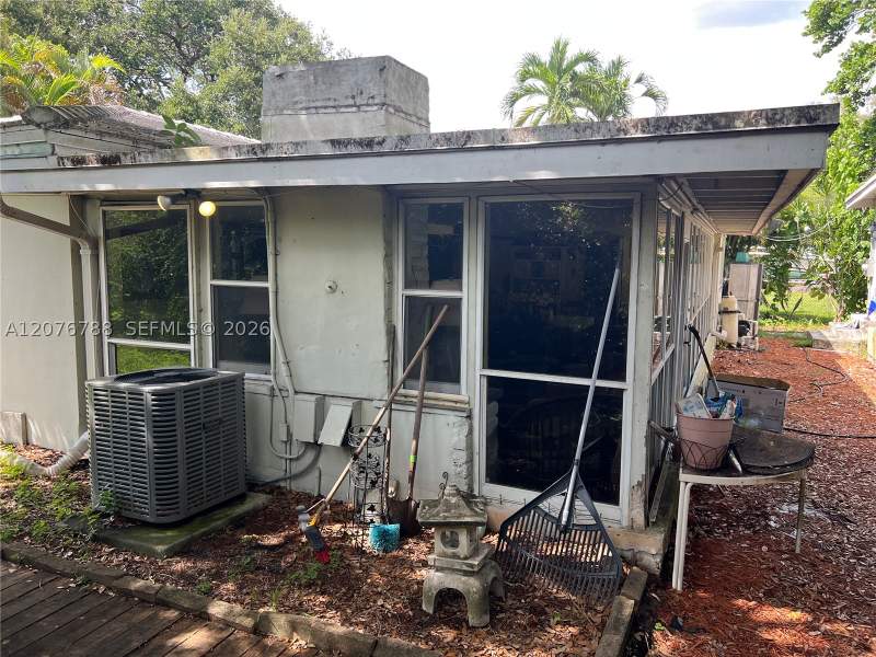 3 bedroom SingleFamilyResidence at 11429 NE 11th Pl, Biscayne Lawn Extension, Biscayne Park — photo 5