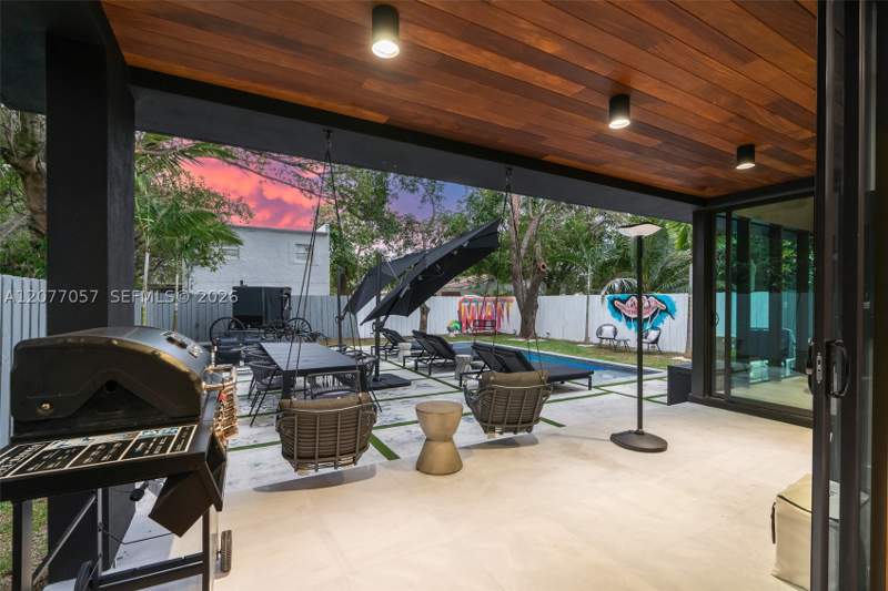 5 bedroom SingleFamilyResidence at 400 NW 49th St, Buena Vista Heights Exten, Miami — photo 2