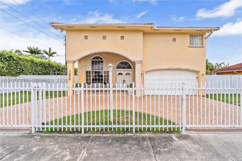 5 bedroom SingleFamilyResidence at 13904 SW 18th Ter, Zenteno Sub, Miami — photo 3