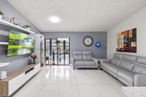 827 NE 199th St 206, Miami FL - photo 10 of 34