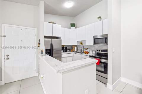 827 NE 199th St 206, Miami FL - photo 11 of 34