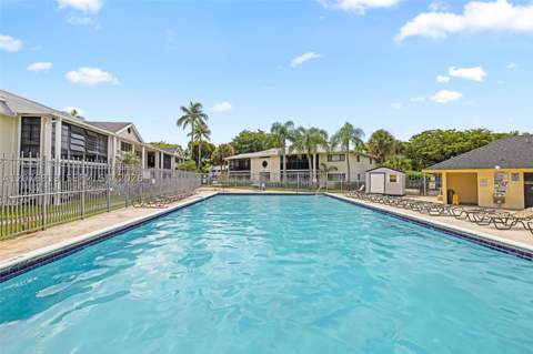 827 NE 199th St 206, Miami FL - photo 18 of 34