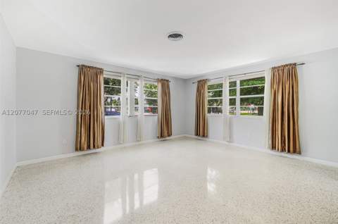 9354 Caribbean Blvd, Cutler Bay FL - photo 10 of 47