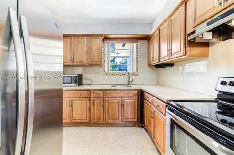 9354 Caribbean Blvd, Cutler Bay FL - photo 15 of 47