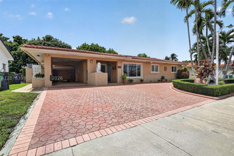4 bedroom SingleFamilyResidence at 8936 SW 11th St, Floral Gardens, Miami — photo 2