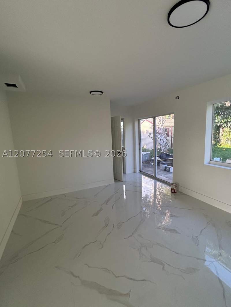 4 bedroom SingleFamilyResidence at 20532 NW 22nd Ct, LAKE LUCERNE SEC 2, Miami Gardens — photo 5