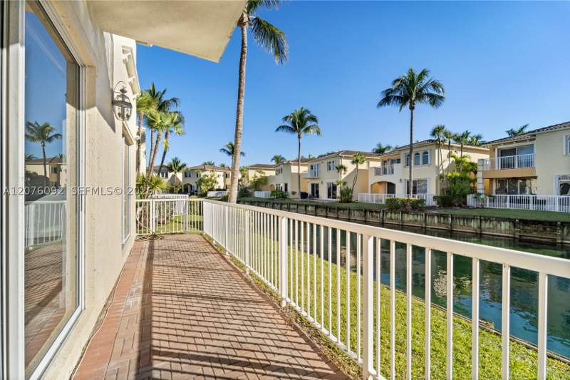 3 bedroom SingleFamilyResidence at 3110 NE 210th Ter, Aventura Lakes - Phase II, Aventura — photo 3