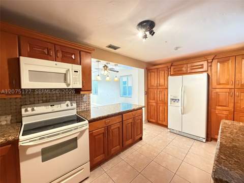 4585 E 9th Ln, Hialeah FL - photo 7 of 26
