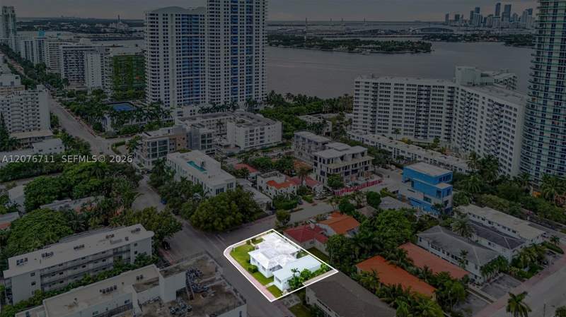 5 bedroom SingleFamilyResidence at 1301 Flamingo Way, Alton Beach Bay Front Re-, Miami Beach — photo 2