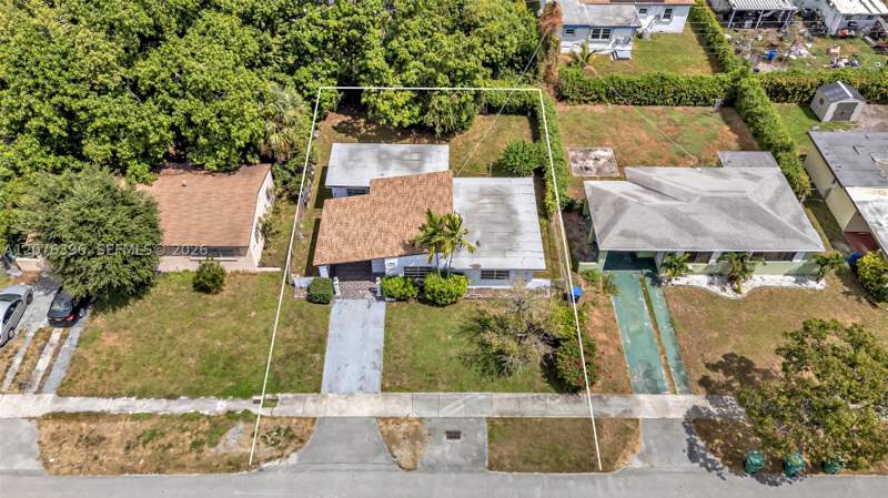 2 bedroom SingleFamilyResidence at 835 NW 84th St, Arcola Gardens, Miami — photo 3