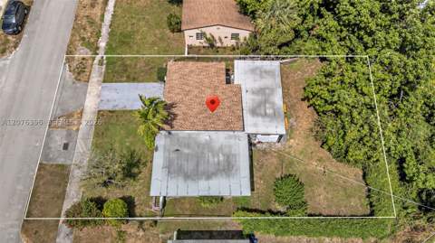 835 NW 84th St, Miami FL - photo 6 of 9