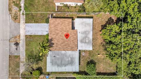835 NW 84th St, Miami FL - photo 7 of 9
