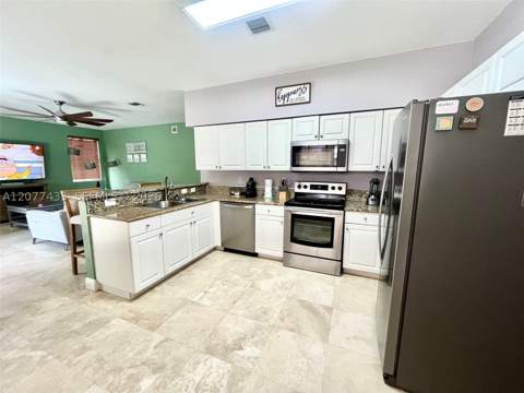 912 NE 35th Ave, Homestead FL - photo 13 of 51