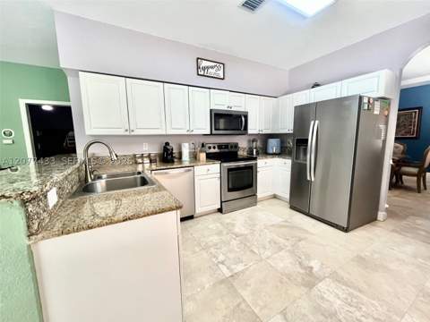 912 NE 35th Ave, Homestead FL - photo 14 of 51