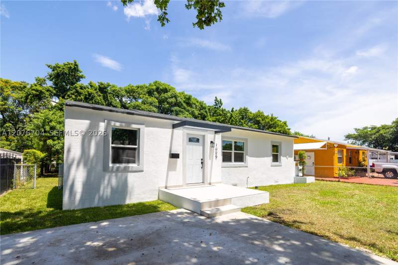 3 bedroom SingleFamilyResidence at 1029 NW 42nd St, Durham Village, Miami — photo 3