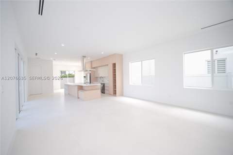 10381 NW 67th Ter, Doral FL - photo 10 of 63