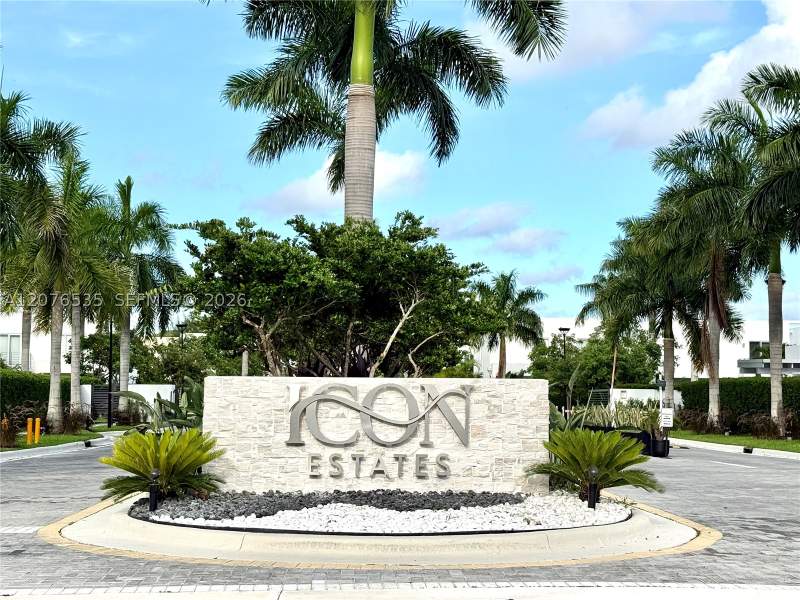 5 bedroom SingleFamilyResidence at 10381 NW 67th Ter, Doral Palms South, Doral — photo 3